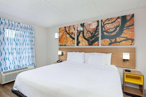Days Inn by Wyndham Knoxville North image 9