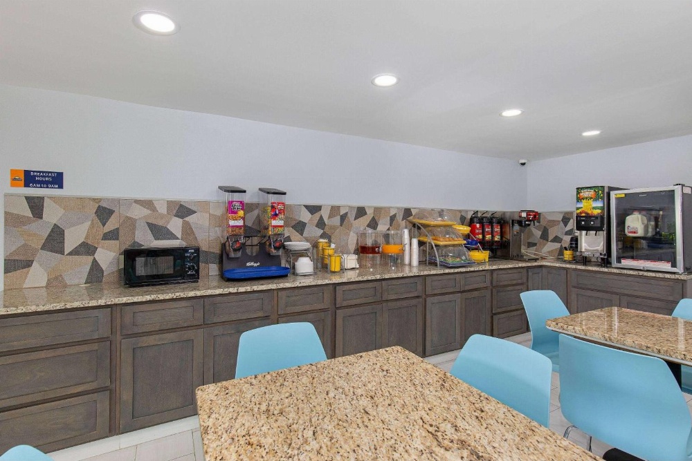 Days Inn by Wyndham Knoxville North Main image