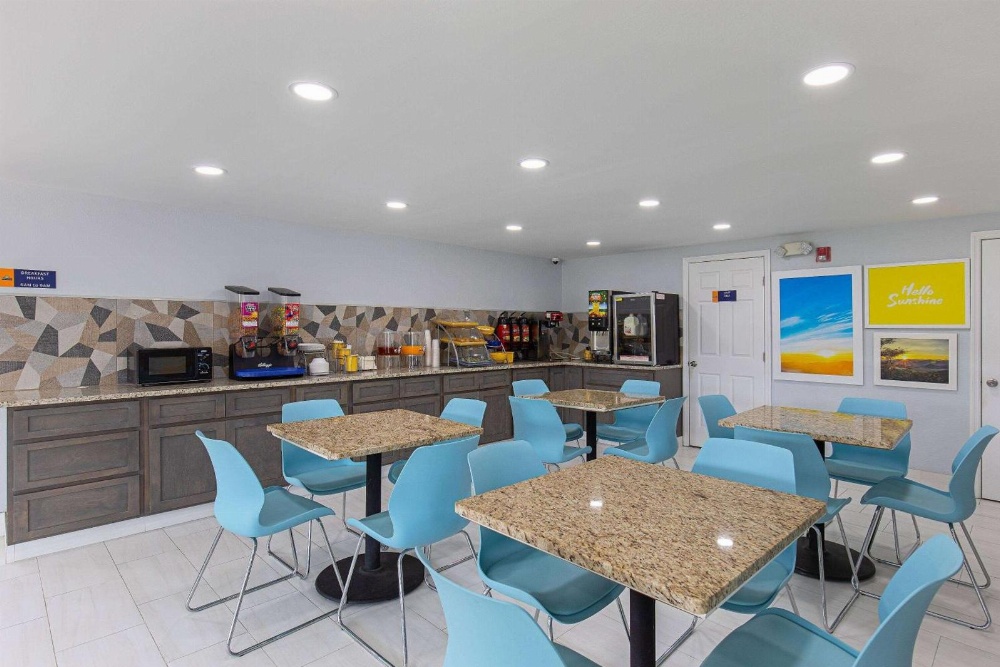 Days Inn by Wyndham Knoxville North Main image